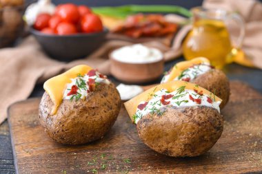 Ekşi kremalı lezzetli patates.