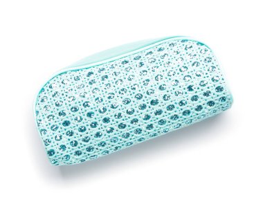 Beyaz arkaplanda kalem çantası