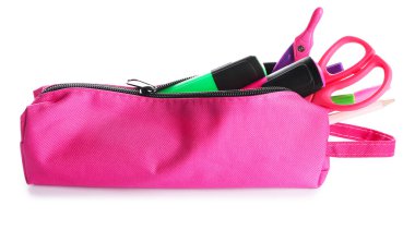 Beyaz arkaplanda kırtasiye malzemesi olan kalem çantası