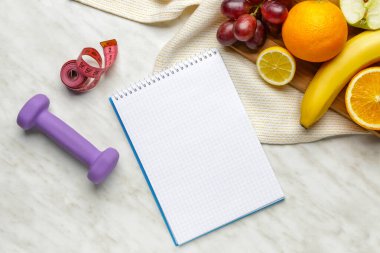 Sağlıklı ürünler, mezura ve halterli defter.