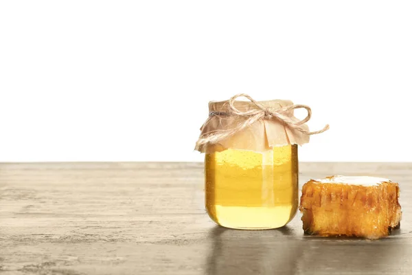 Pot Zoete Honing Tafel Tegen Witte Achtergrond — Stockfoto