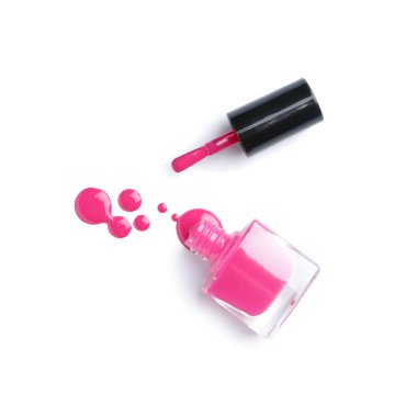 Beyaz arka planda bir şişe tırnak cilası