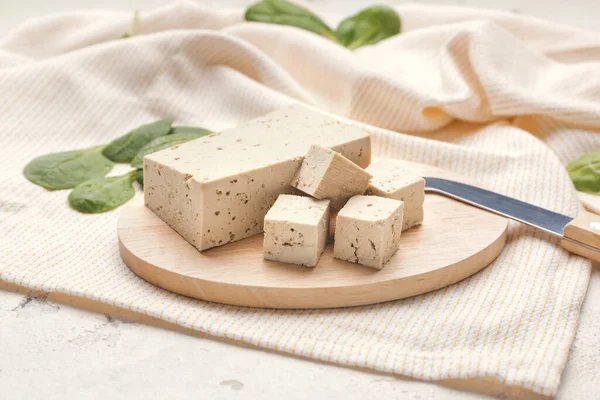 Junta Con Sabroso Queso Tofu Mesa — Foto de Stock