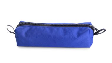 Beyaz arkaplanda kalem çantası