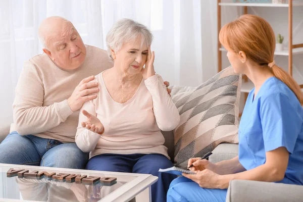 Personnes Âgées Souffrant Handicap Mental Soignantes Maison Retraite — Photo