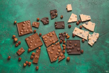 Renkli fındıklı tatlı çikolata