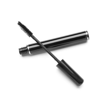 Beyaz arkaplanda siyah rimel