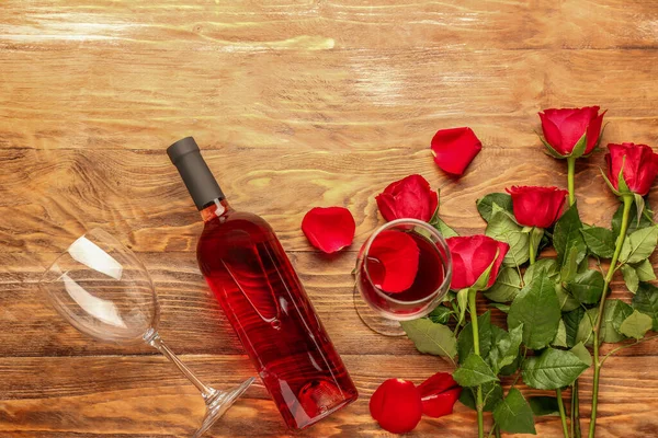 Composition Avec Vin Roses Sur Fond Bois — Photo