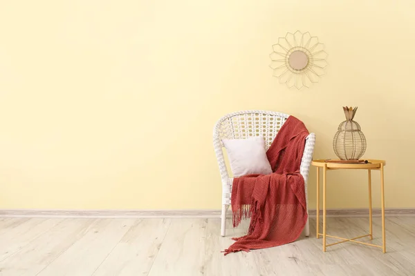 Table Armchair Color Wall Room — Stock Photo, Image