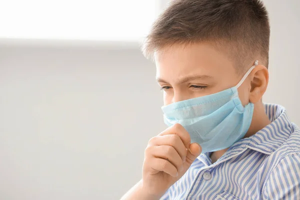 Ill Little Boy Wearing Protective Mask Home Concept Epidemic — Stock Photo, Image