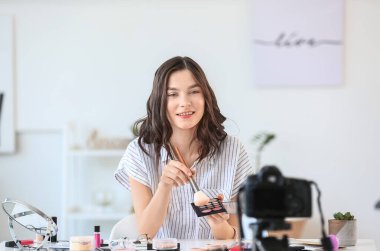Genç güzellik blogger kayıt video evde