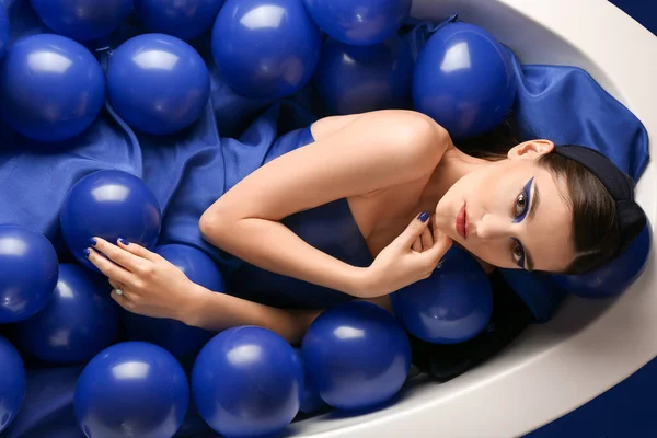 Portrait Jeune Femme Mode Avec Des Ballons Air Couché Dans — Photo