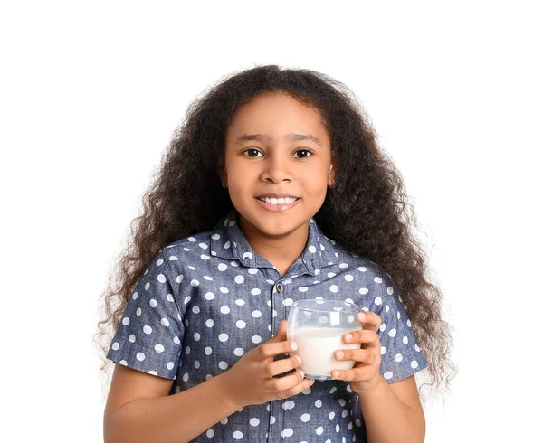 Маленька Афро Американська Дівчина Молоком Білому Фоні — стокове фото