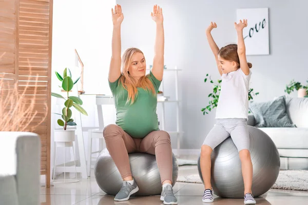 Pregnant Woman Her Little Daughter Training Home — Stock Photo, Image