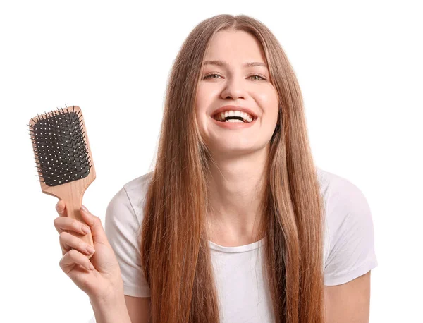 Schöne Junge Frau Mit Haarbürste Auf Weißem Hintergrund — Stockfoto