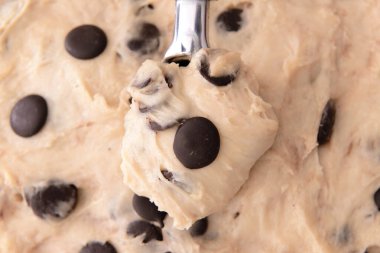 Tatlı hamurlu kaşık, yakın çekim.