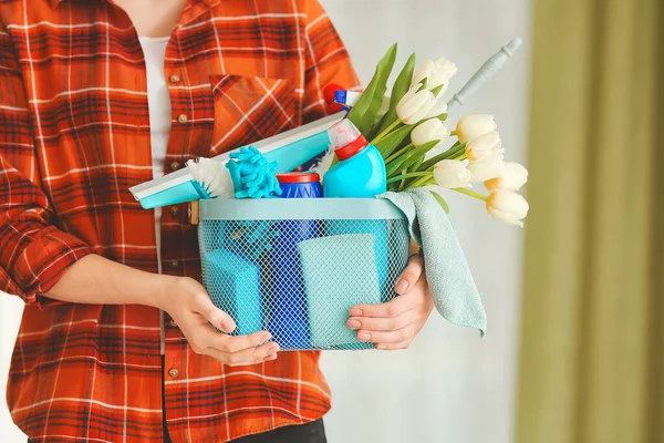 Woman Cleaning Supplies Spring Flowers Room Closeup — Stock Photo, Image