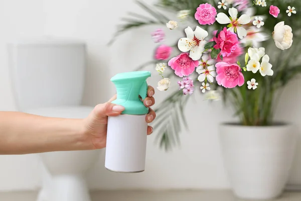 Woman Spraying Floral Air Freshener Home — Stock Photo, Image