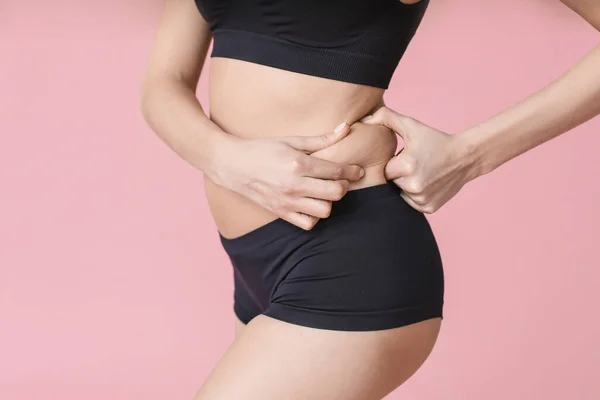 Jovem Mulher Fundo Cor Conceito Perda Peso — Fotografia de Stock