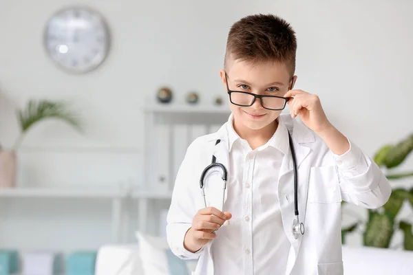 Niedliche Kleine Arzt Der Klinik — Stockfoto