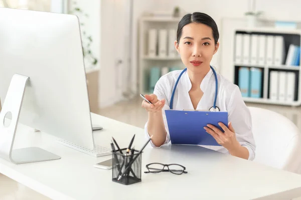 Female Asian Doctor Working Clinic — Stock Photo, Image