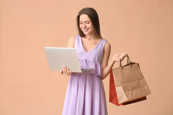 Young Woman Laptop Shopping Bags Color Background — Stock Photo, Image