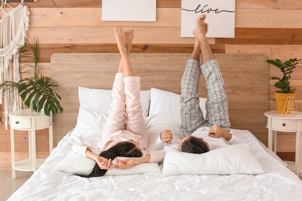 Happy Young Couple Lying Bed Home — Stock Photo, Image