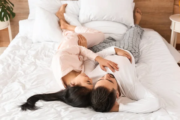 Young Couple Sleeping Bed Home — Stock Photo, Image