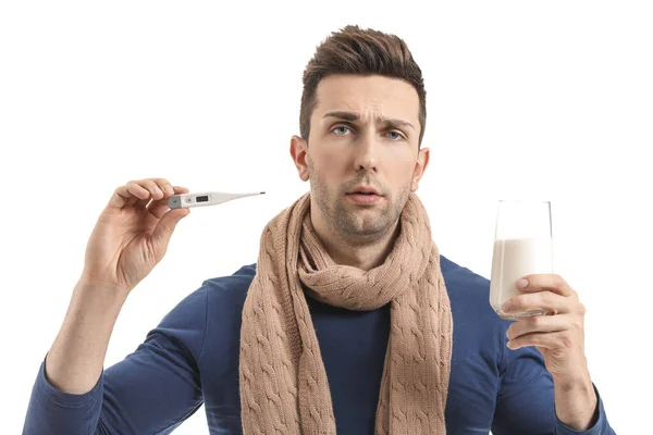 Jonge Man Ziek Met Griep Met Glas Melk Thermometer Witte — Stockfoto