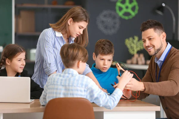 Professor Que Conduz Aula Física Sala Aula — Fotografia de Stock