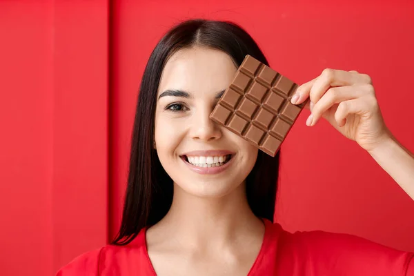Beautiful Young Woman Tasty Chocolate Color Background — Stock Photo, Image