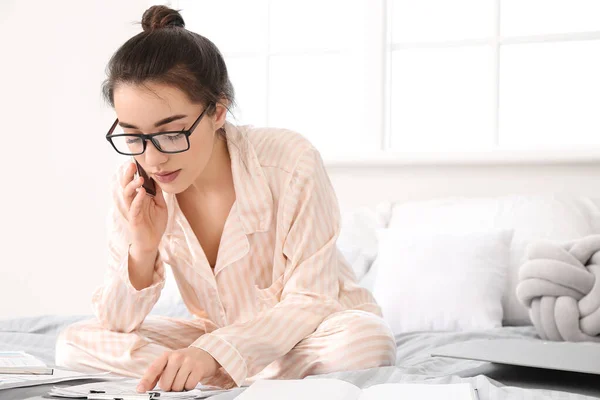 Beautiful Young Woman Working Home — Stock Photo, Image