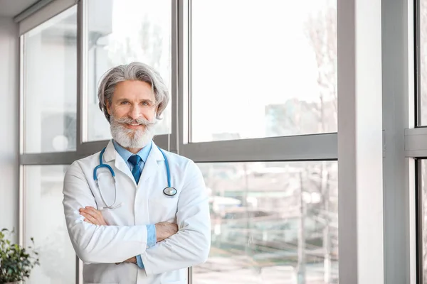 Portrait Senior Male Doctor Clinic — Stock Photo, Image