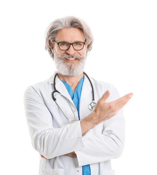 Portrait Senior Male Doctor Showing Something White Background — Stock Photo, Image