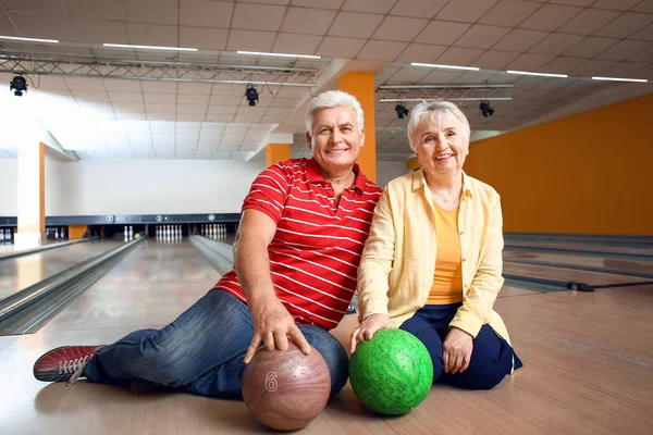 Portrait Senior Couple Bowling Club — Stock Photo, Image