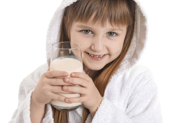 Klein Meisje Met Glas Melk Witte Achtergrond — Stockfoto
