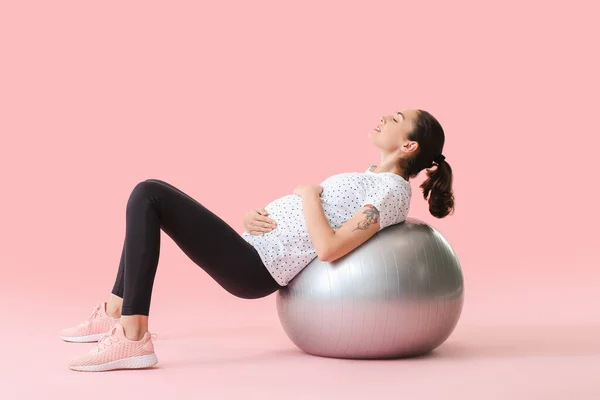 Young Pregnant Woman Doing Exercises Fitball Color Background — Stock Photo, Image