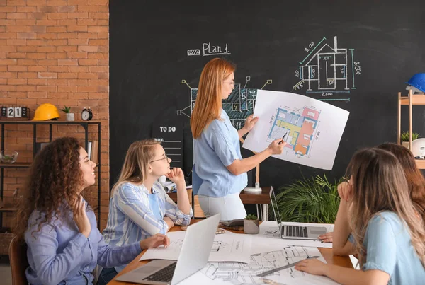 Architect Teaching Young People Office — Stock Photo, Image