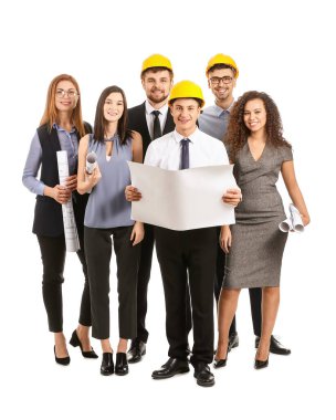 Beyaz arkaplanda bir grup genç mimar