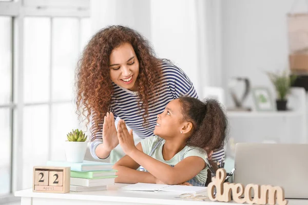 Little African American Girl Her Mother Giving High Five Each — Stock Photo, Image