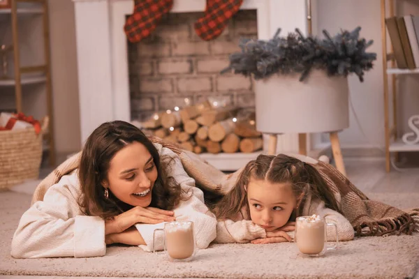 Woman Her Little Daughter Drinking Tasty Cocoa Home Christmas Eve — Stock Photo, Image