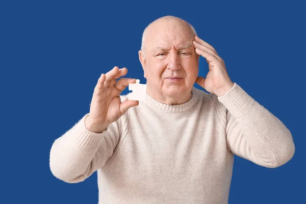 Elderly Man Suffering Mental Disability Puzzle Piece Color Background — Stock Photo, Image