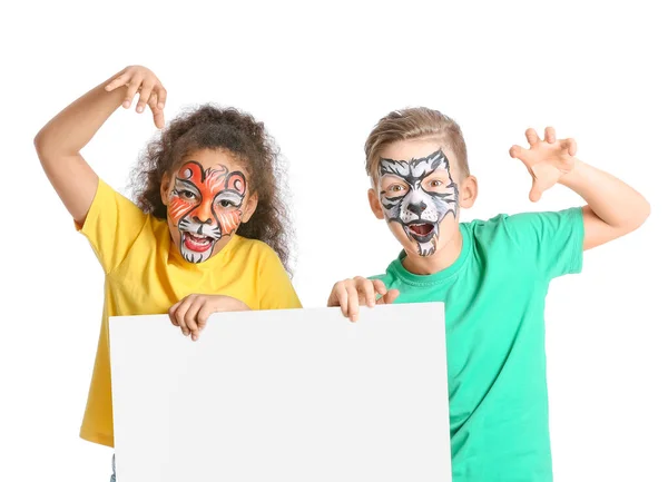 Crianças Engraçadas Com Pintura Facial Cartaz Branco Fundo Branco — Fotografia de Stock
