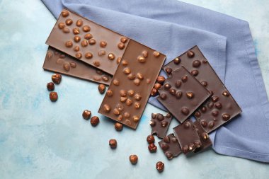 Renkli fındıklı tatlı çikolata