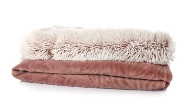 Beyaz arkaplanda yumuşak battaniyeler