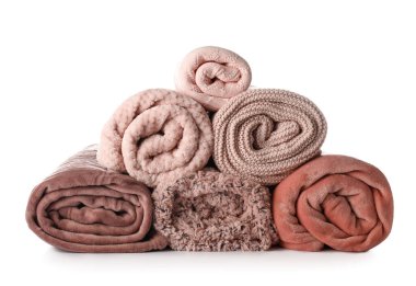 Beyaz arkaplanda yumuşak battaniyeler