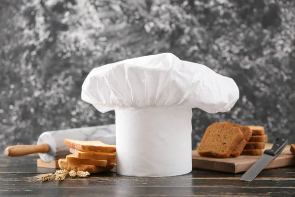 Composition Chef Hat Table Grunge Background — Stock Photo, Image