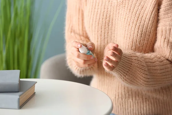 Woman Using Sanitizer Home — Stock Photo, Image