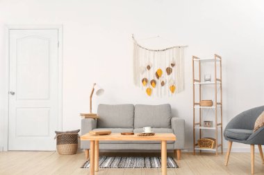 Güzel, modern oturma odasının içi.