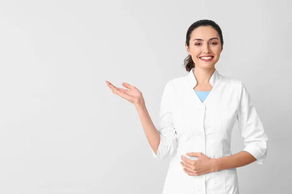 Portrait Young Female Doctor Light Background — Stock Photo, Image